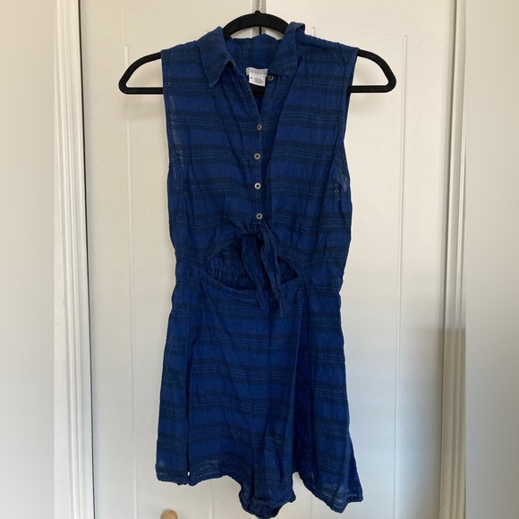 UO Woven Romper - Picture 2 of 4